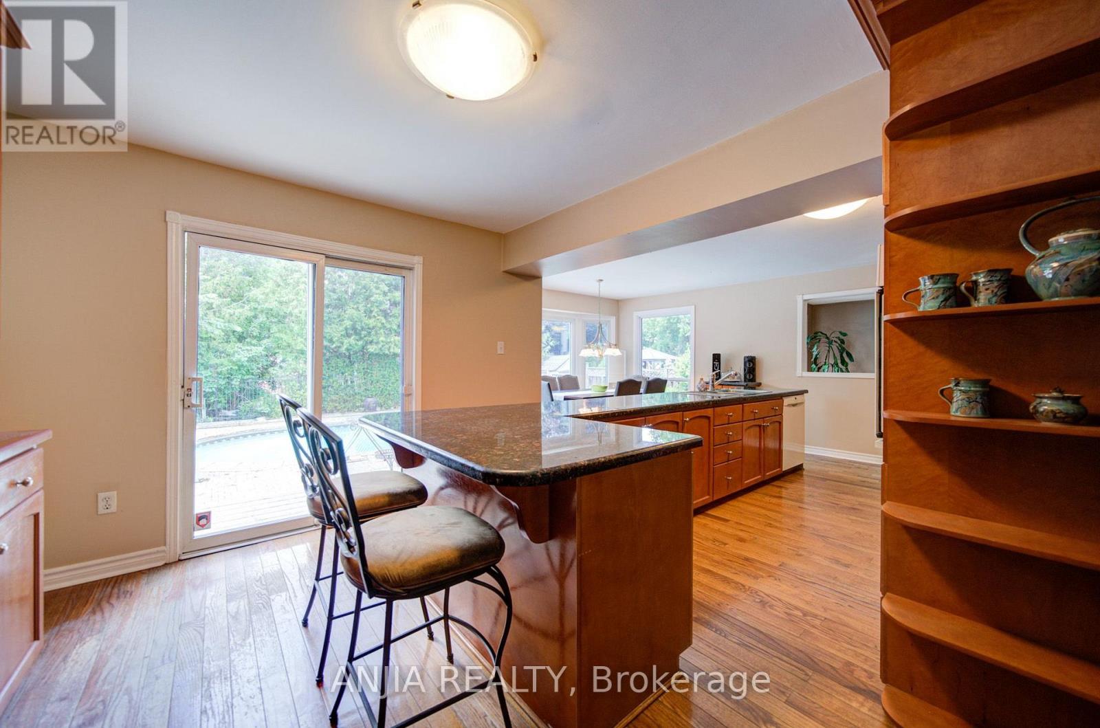 54 MEYER CIRCLE - Image 12