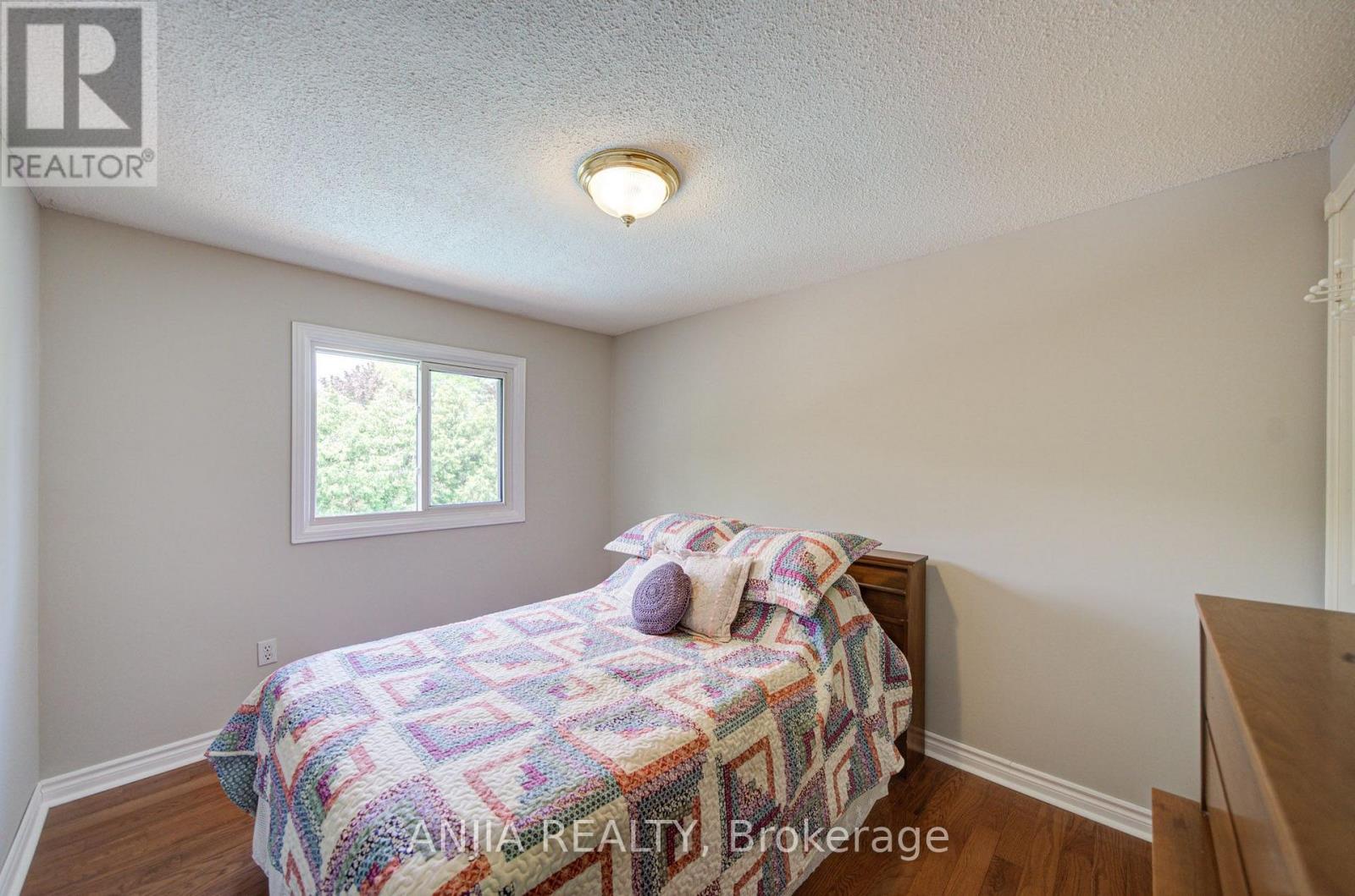 54 MEYER CIRCLE - Image 24