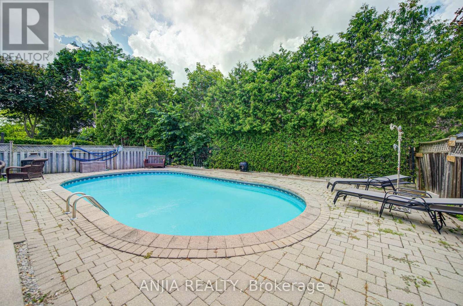 54 MEYER CIRCLE - Image 32