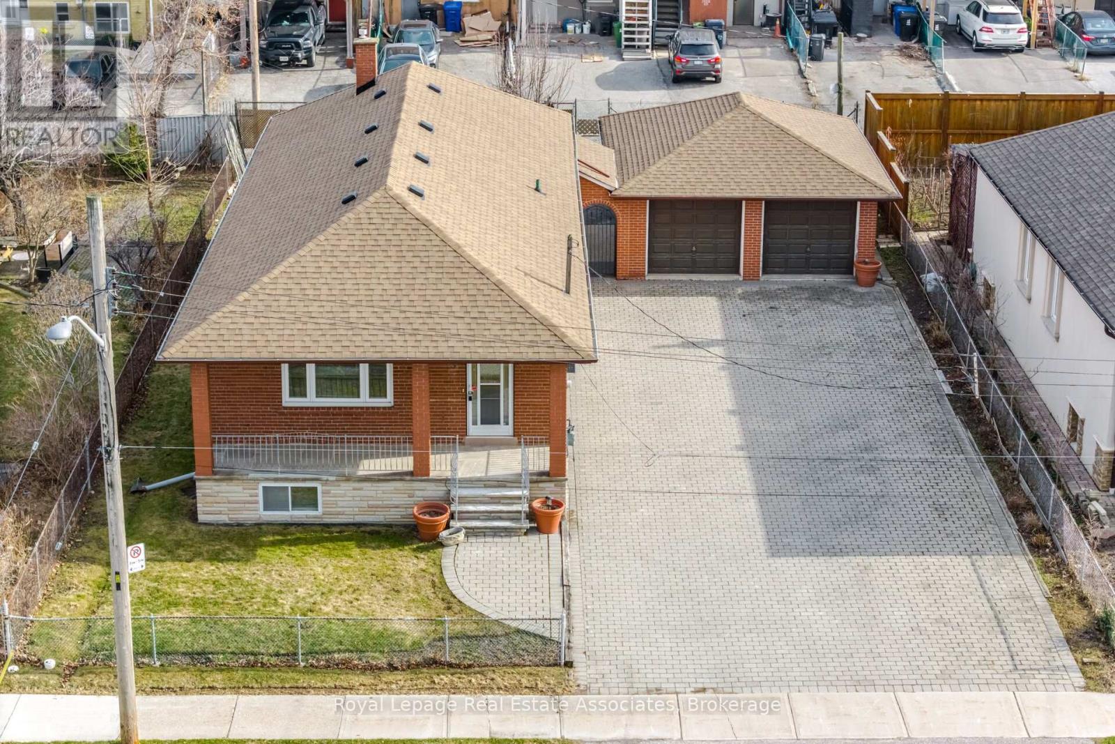 5 ROSEWOOD AVENUE - 41