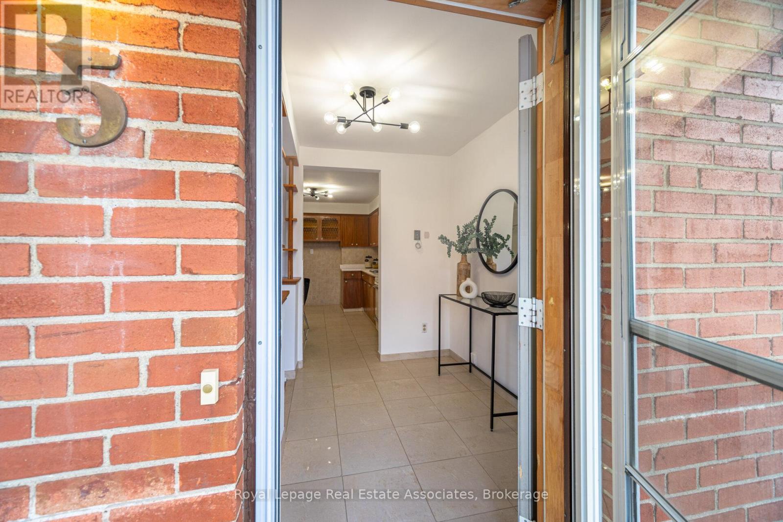 5 ROSEWOOD AVENUE - 5