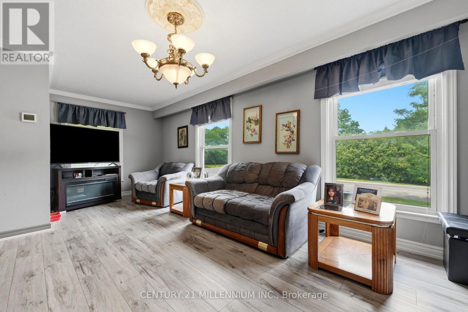 683 BALMORAL DRIVE - Image 11