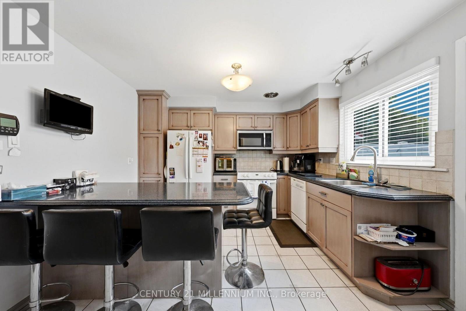 683 BALMORAL DRIVE - Image 15