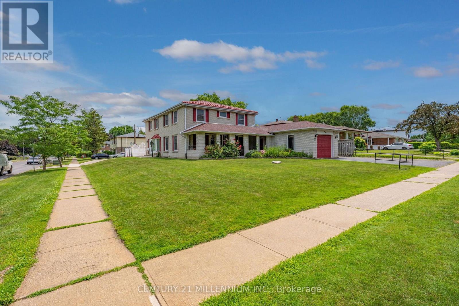 683 BALMORAL DRIVE - 44