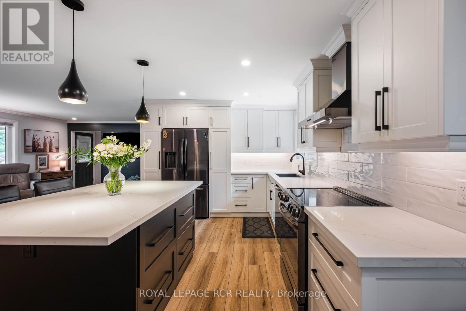 225 ZINA STREET - 8