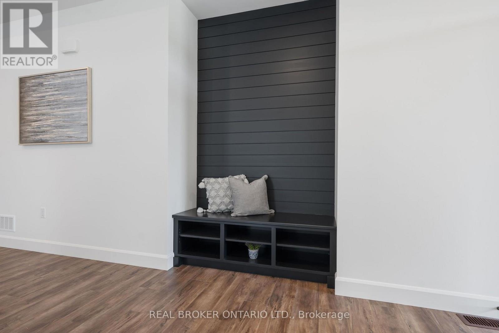 57009 BRUCE STREET - 4