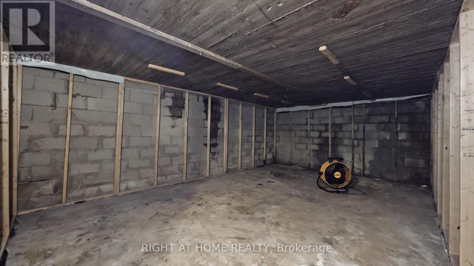 301 GARNER ROAD E - 44