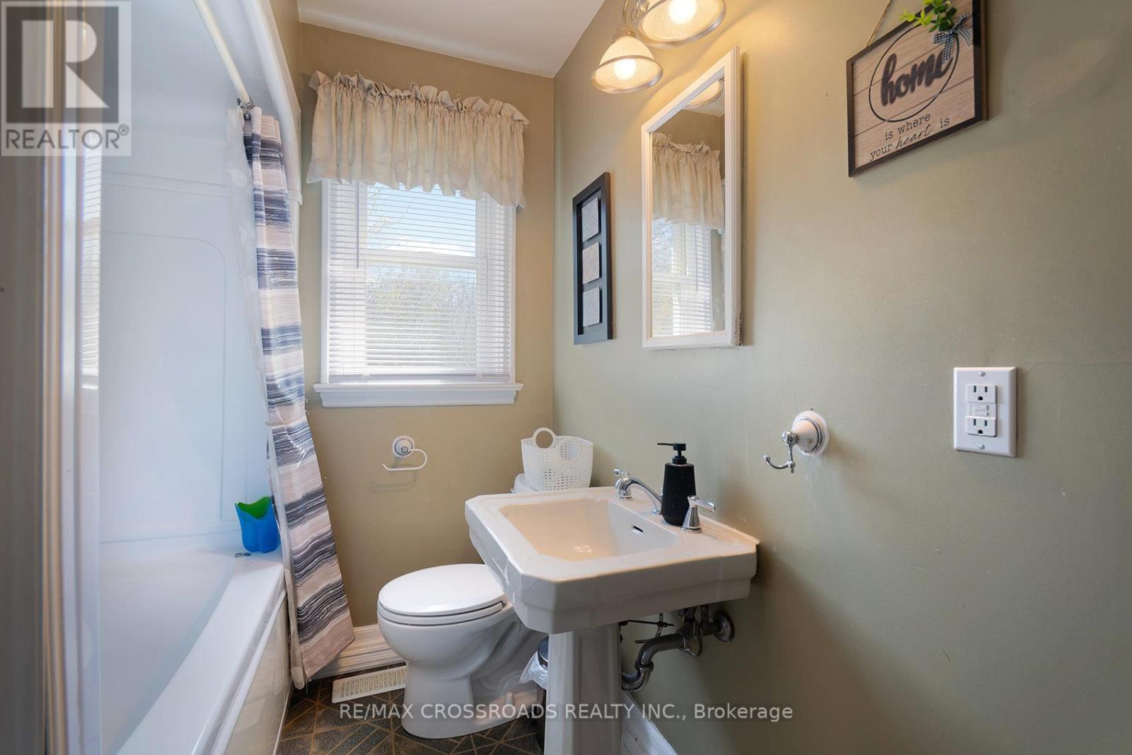 16 HAMILTON AVENUE - 17