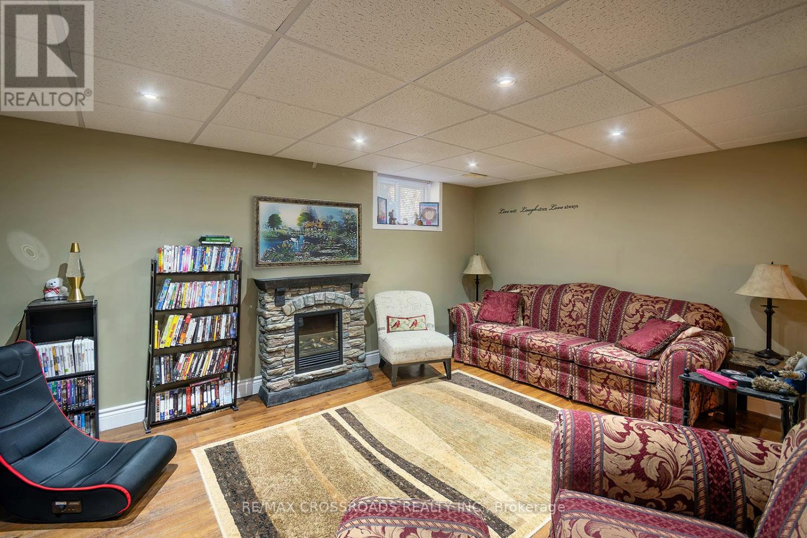 16 HAMILTON AVENUE - 24