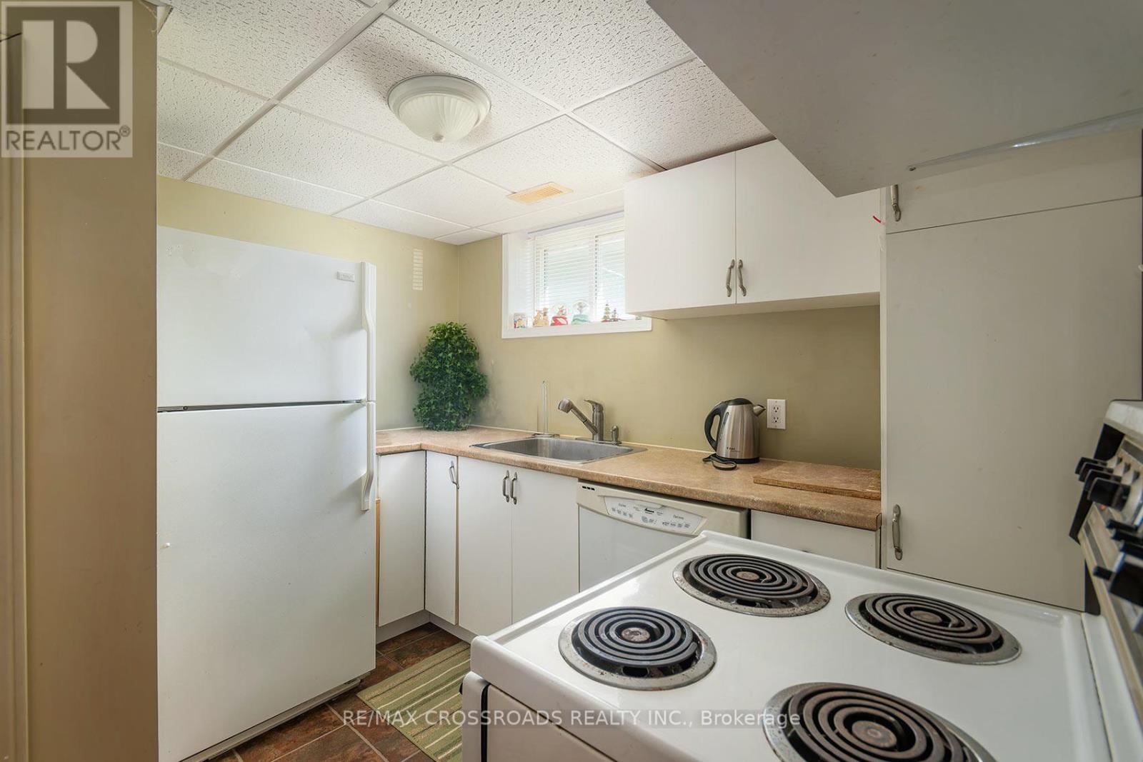 16 HAMILTON AVENUE - 26