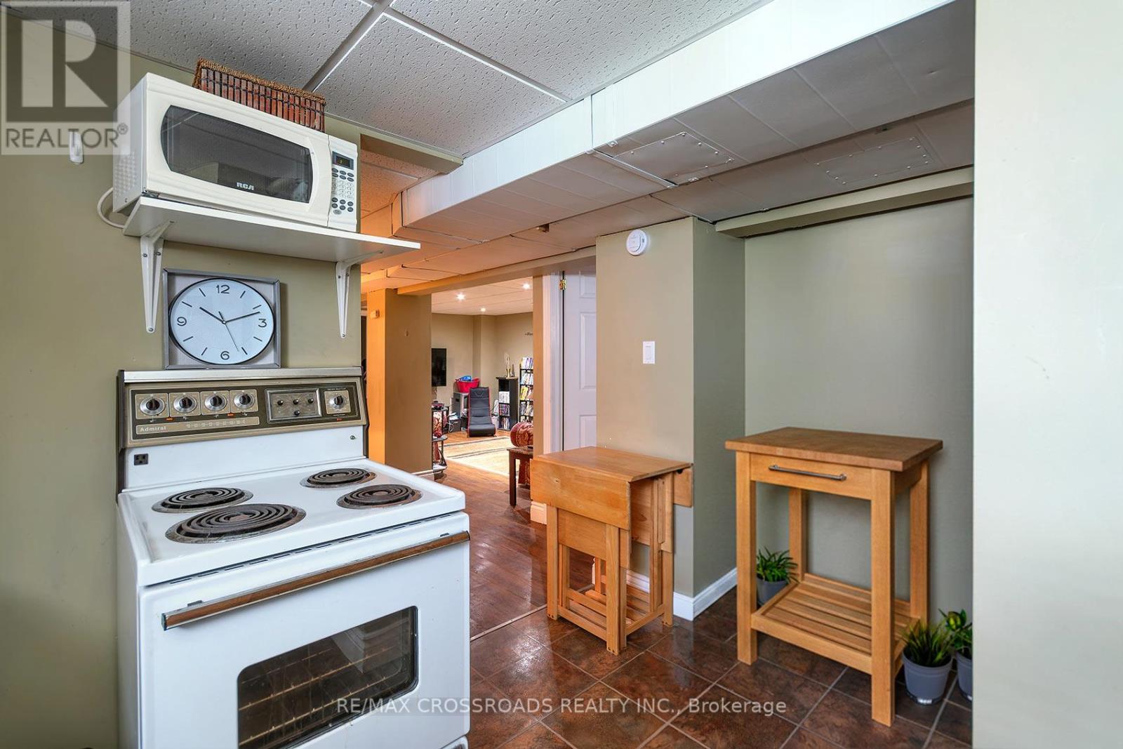 16 HAMILTON AVENUE - 27