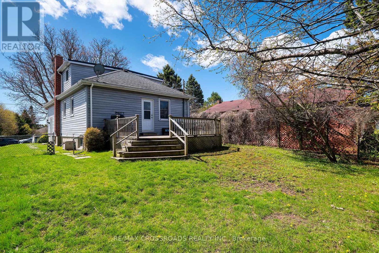16 HAMILTON AVENUE - 32