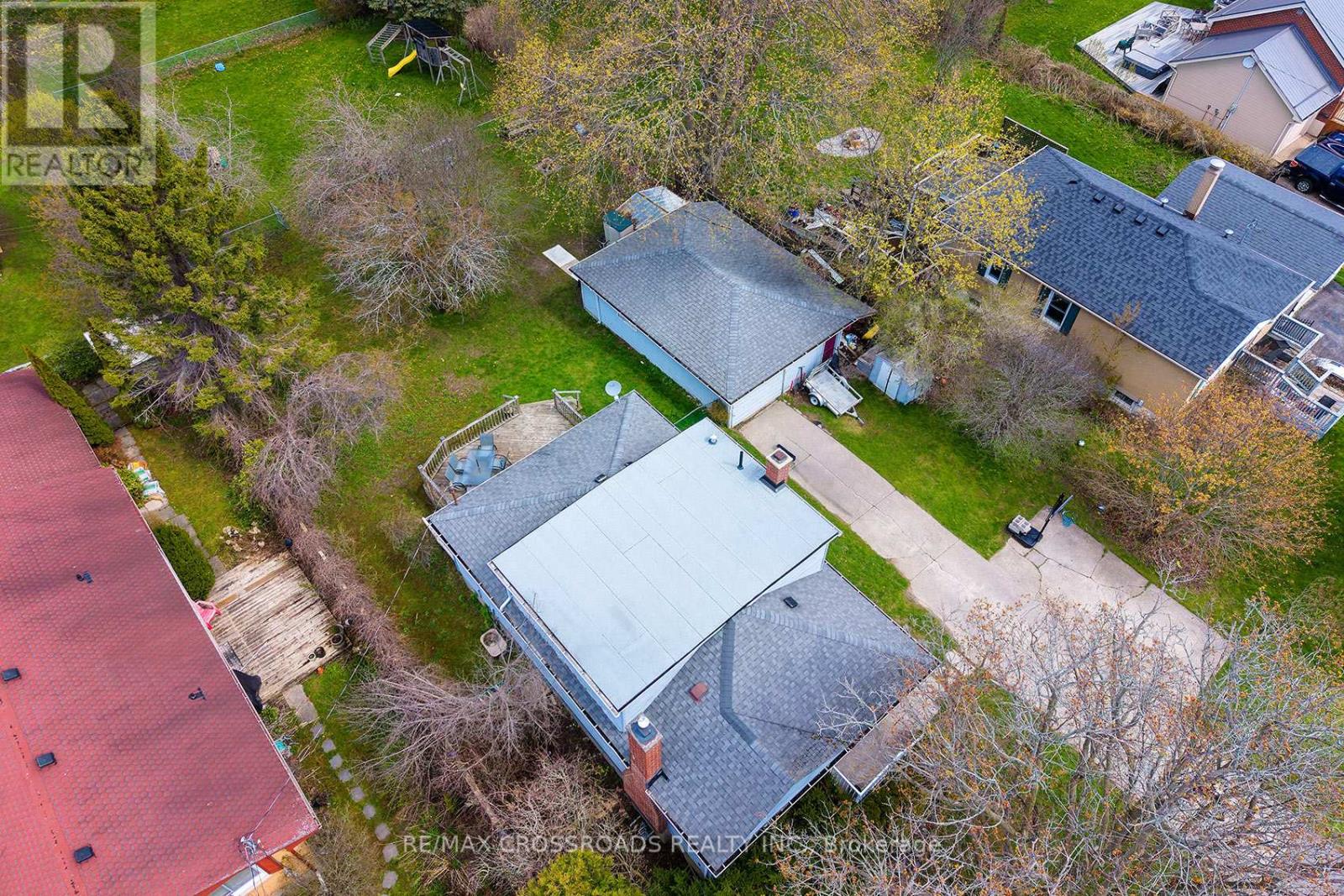 16 HAMILTON AVENUE - 34