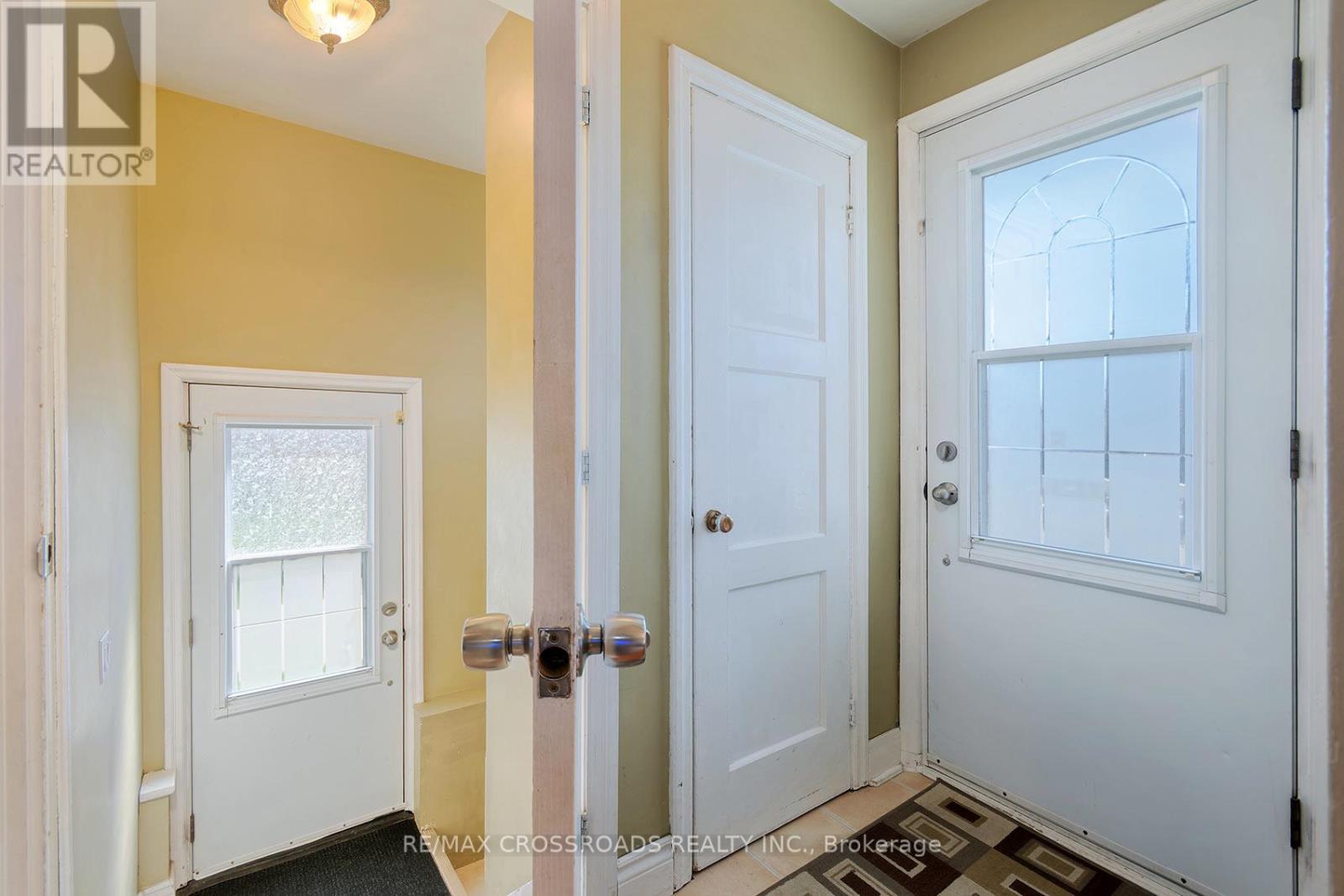 16 HAMILTON AVENUE - 6