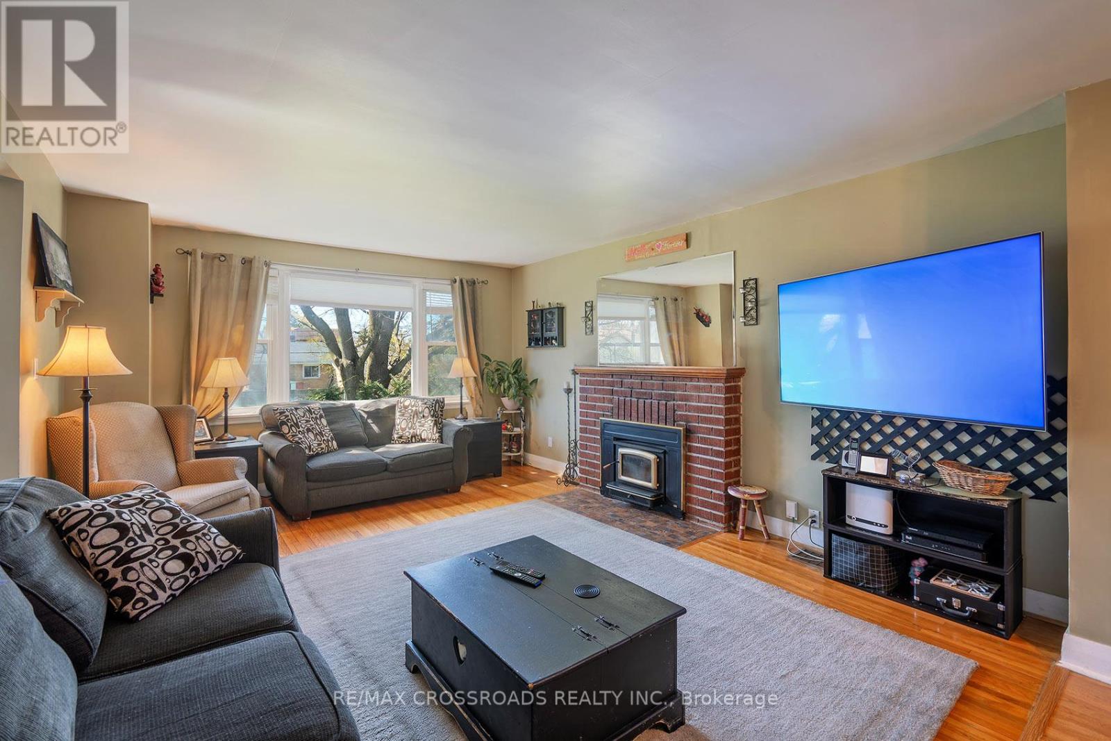 16 HAMILTON AVENUE - 7