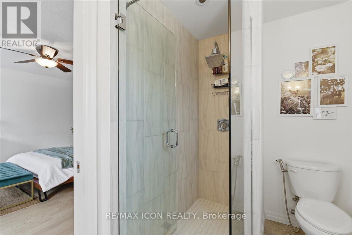 275 FALCONRIDGE DRIVE - 32