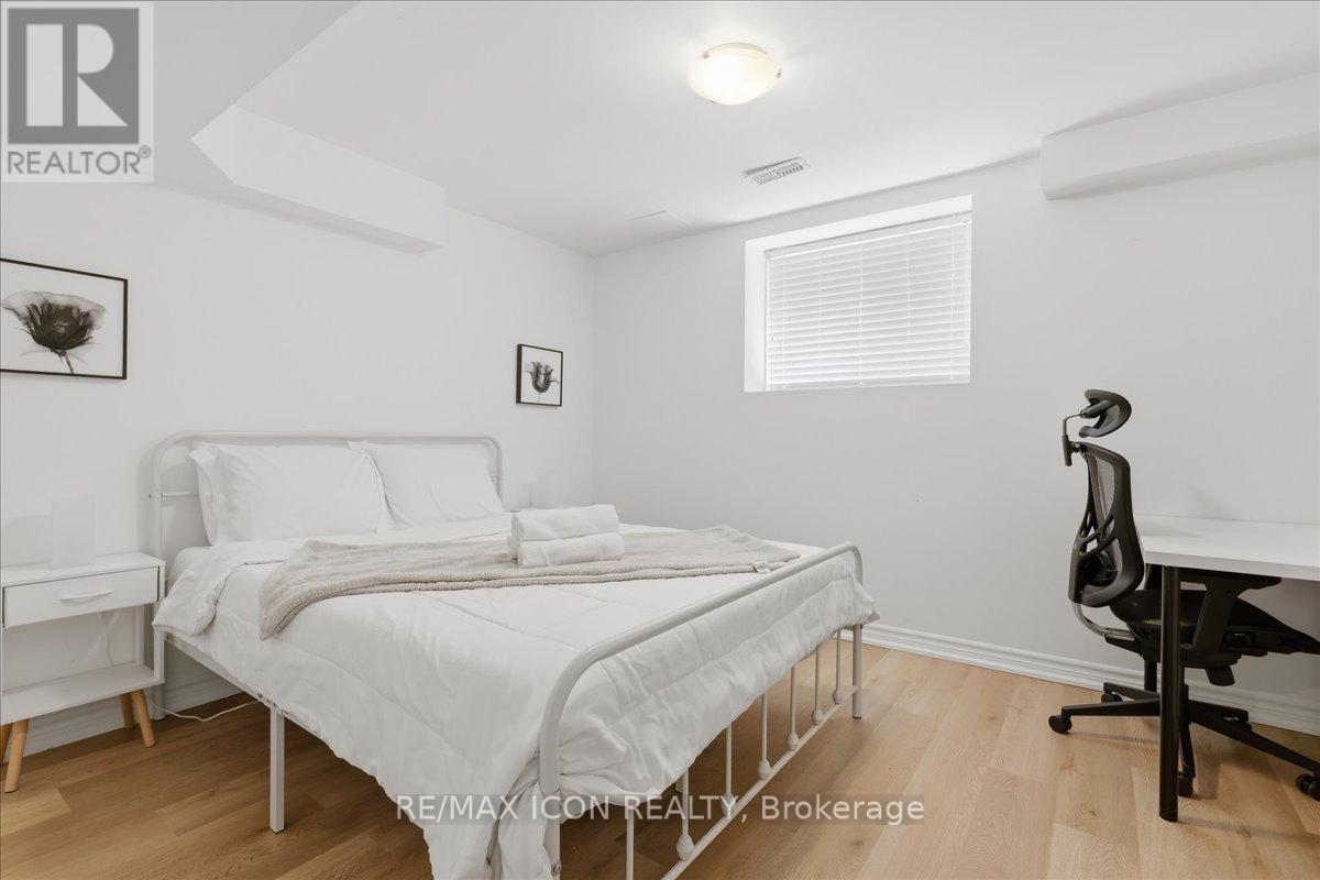275 FALCONRIDGE DRIVE - 36