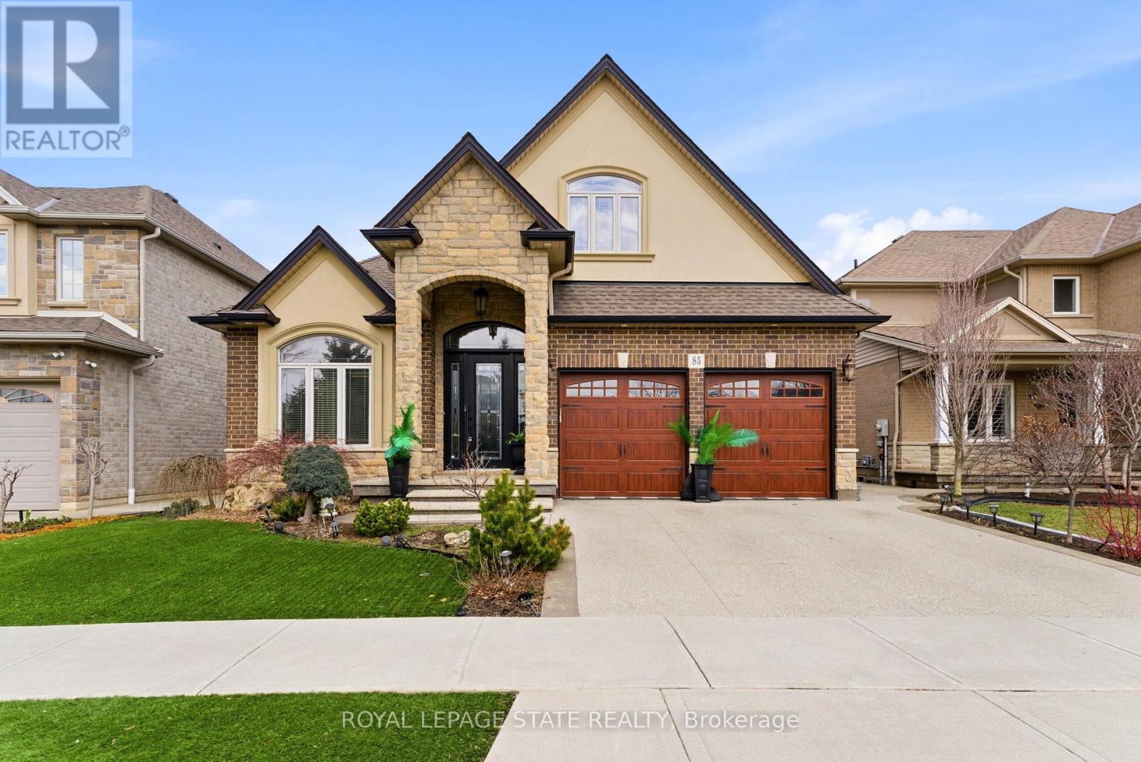 85 HILLCROFT DRIVE - 1