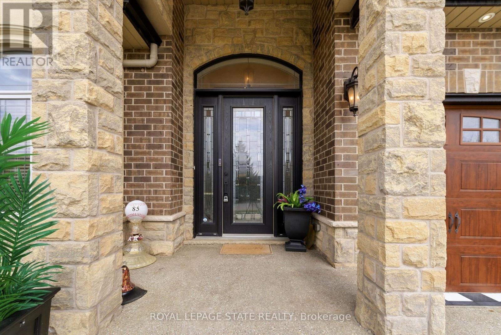 85 HILLCROFT DRIVE - 4
