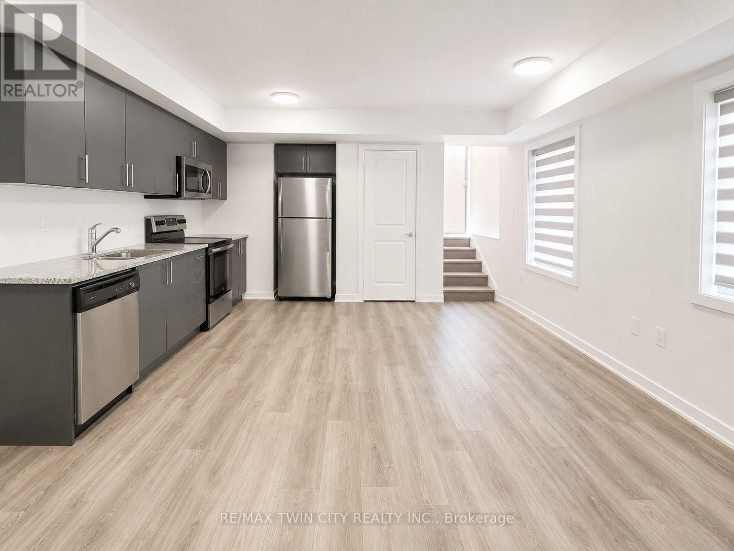 32 - 205 WEST OAK LANE S — photo 3
