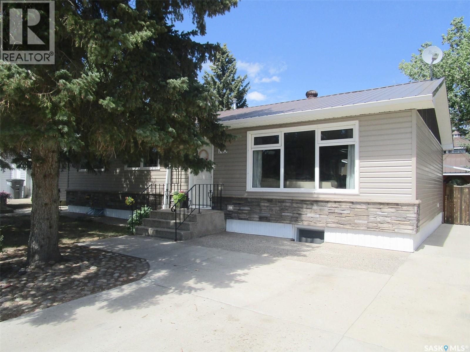 105 Assiniboia AVENUE - 2