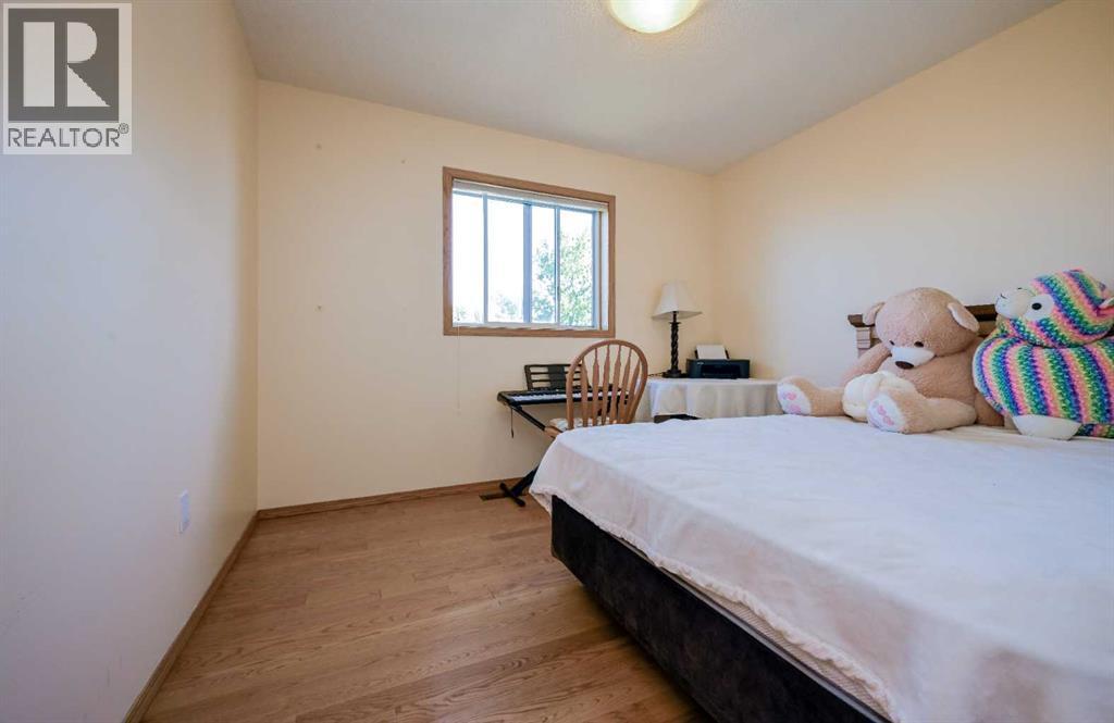 9110 107 Avenue - 11