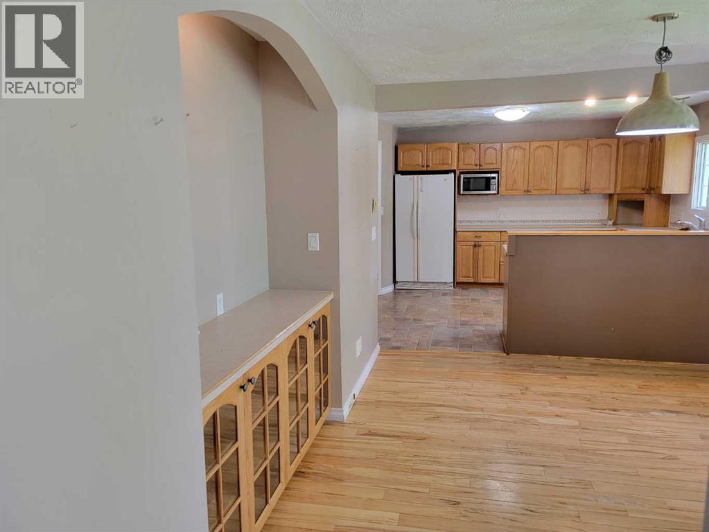 108 2 Avenue W - 4