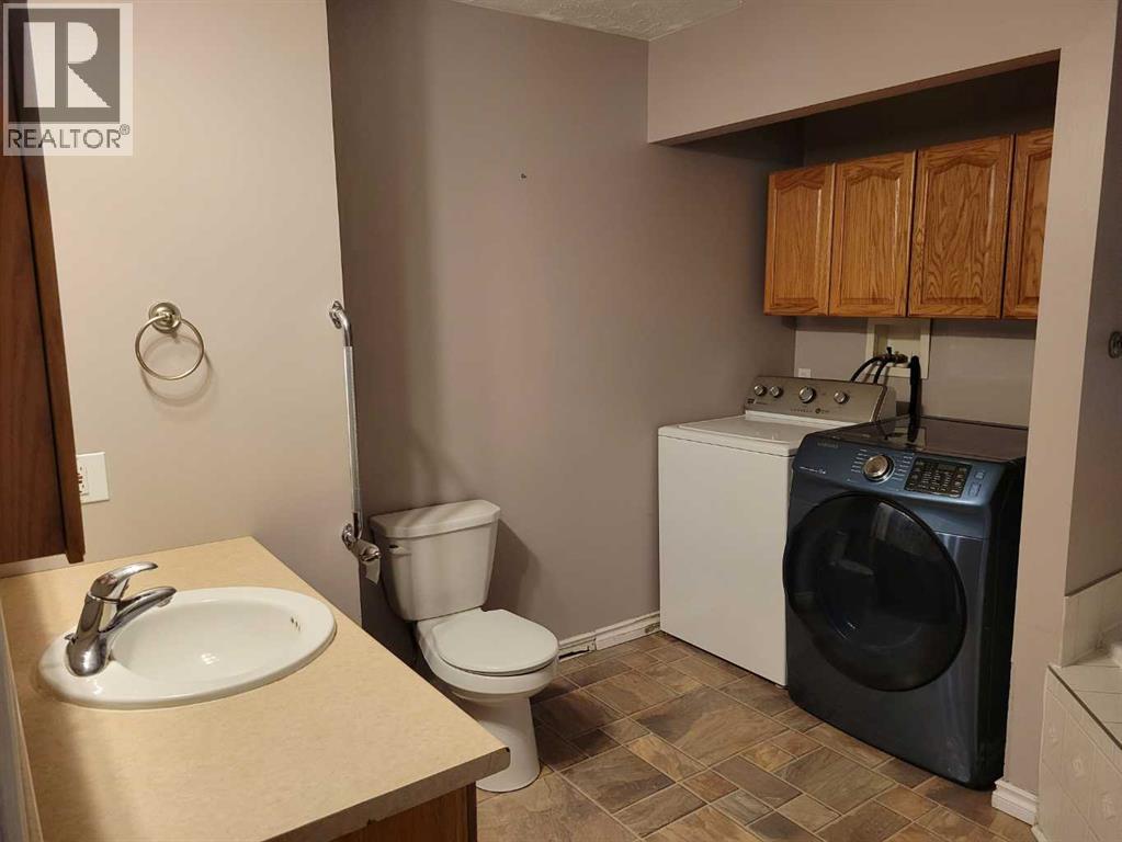 108 2 Avenue W - 13