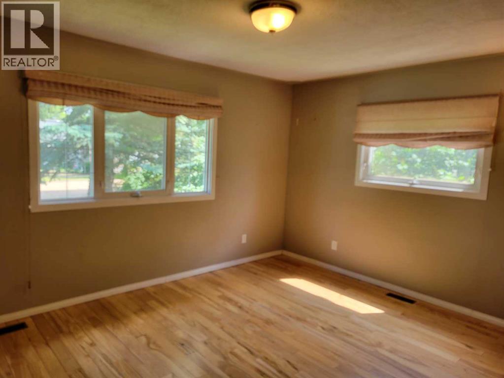 108 2 Avenue W - Image 9