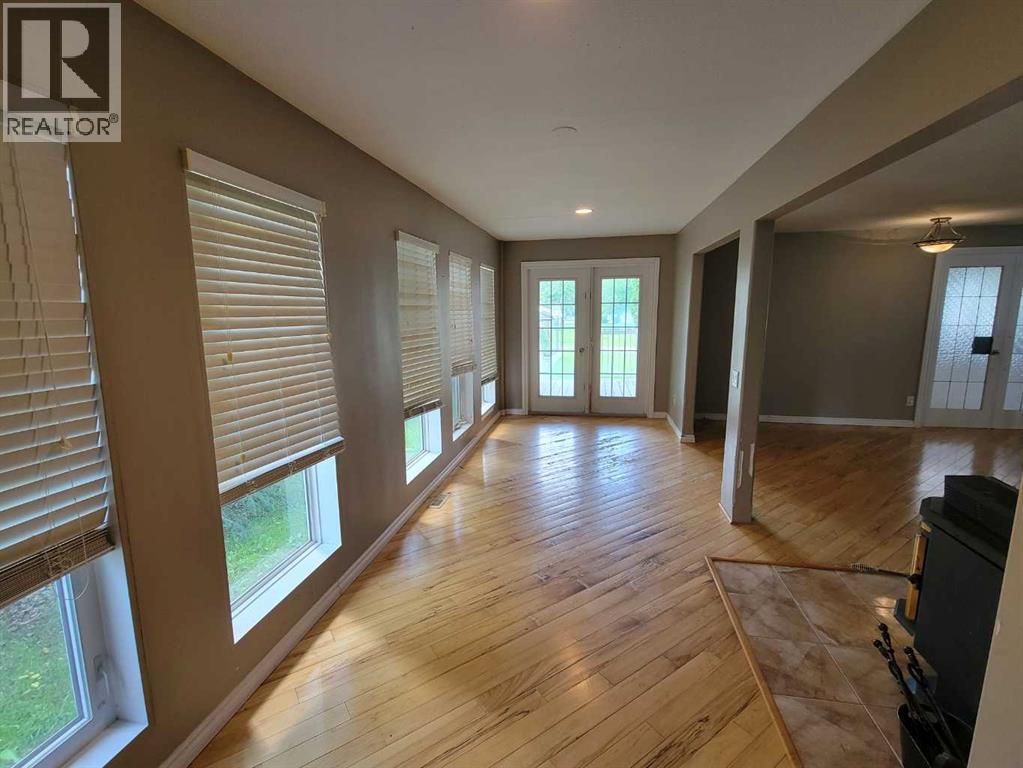 108 2 Avenue W - 19