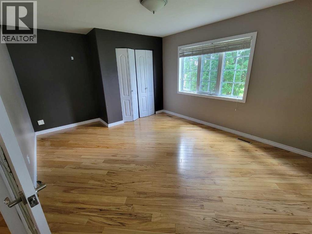 108 2 Avenue W - 22