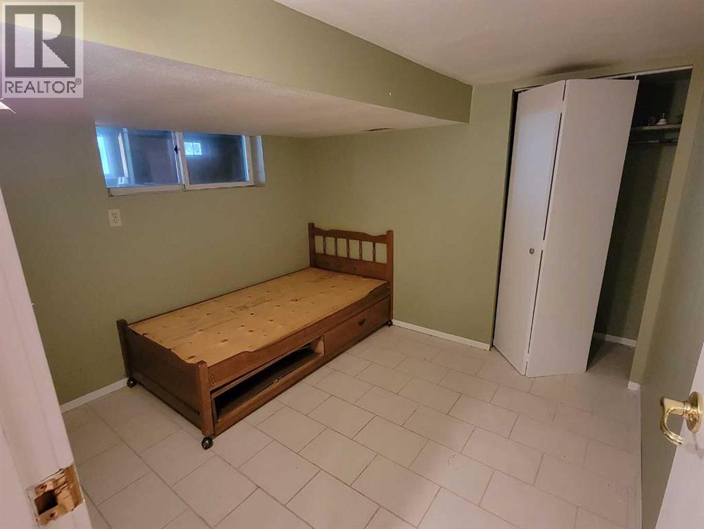 108 2 Avenue W - 26