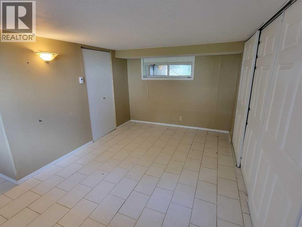 108 2 Avenue W - 28