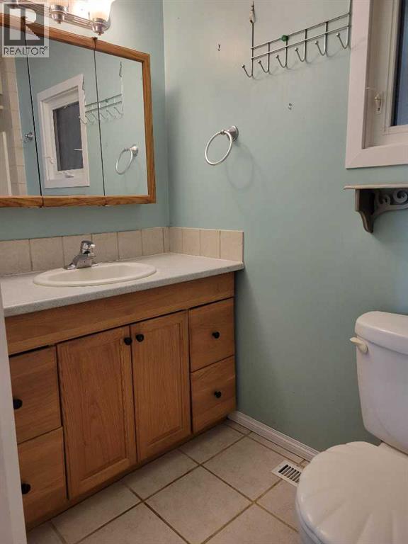 108 2 Avenue W - 11