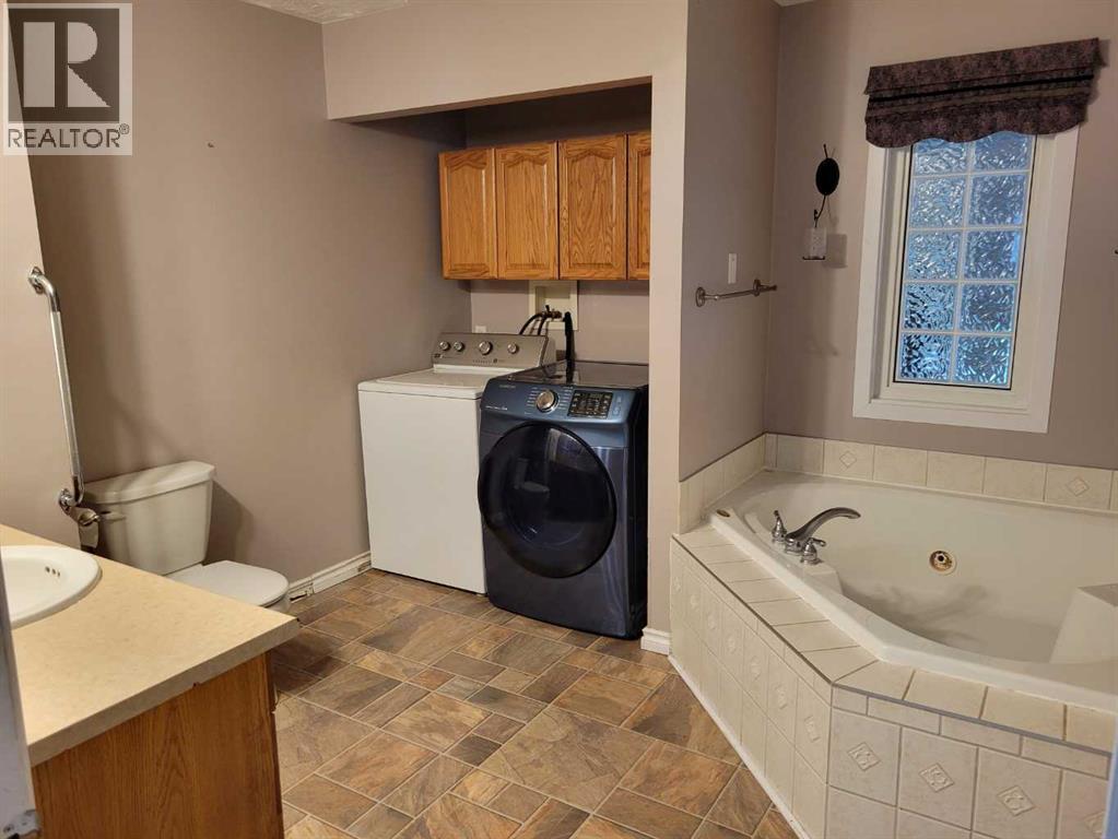 108 2 Avenue W - 15