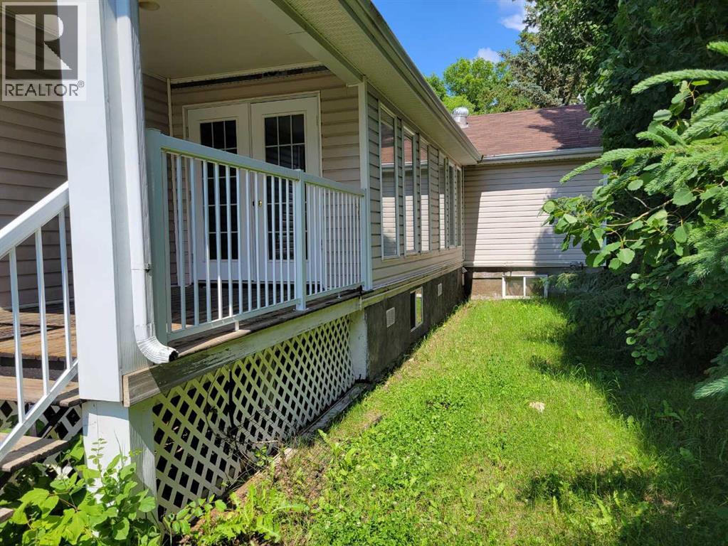 108 2 Avenue W - 46