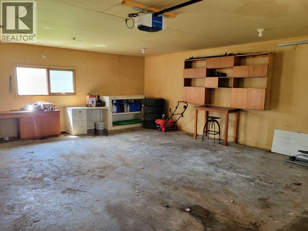 108 2 Avenue W - 41