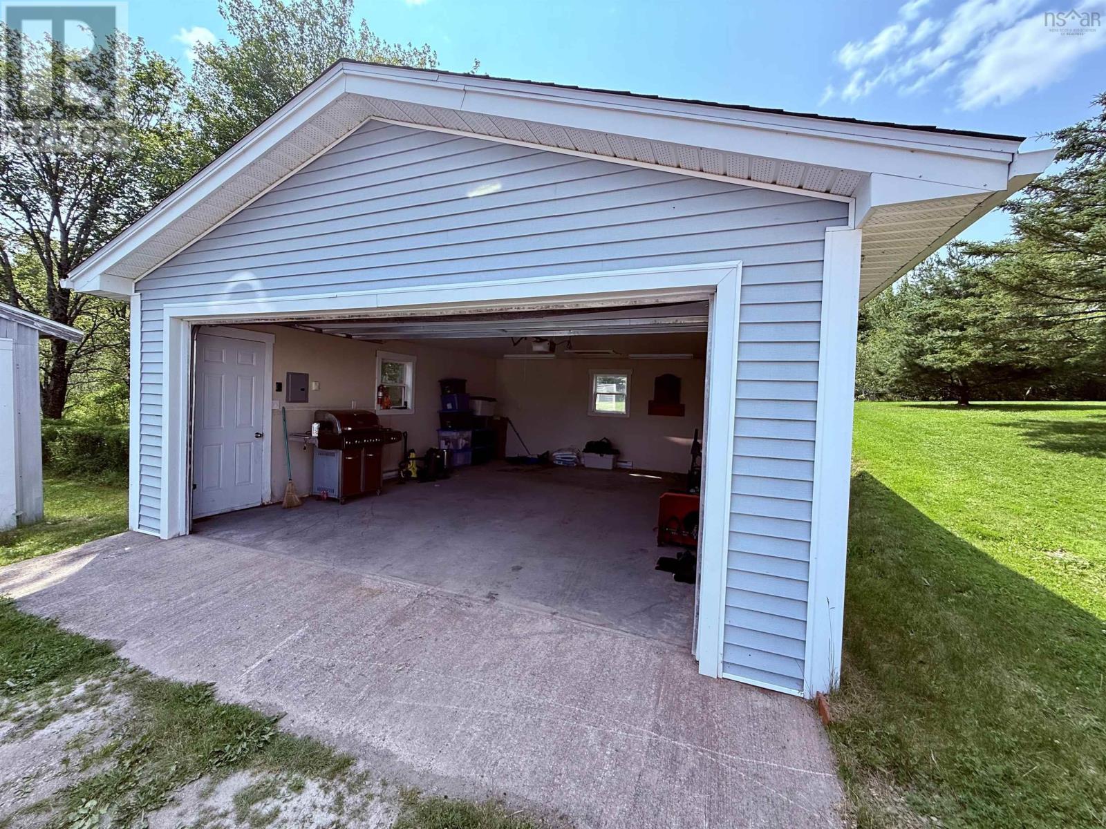 2246 Highway 2 - 11