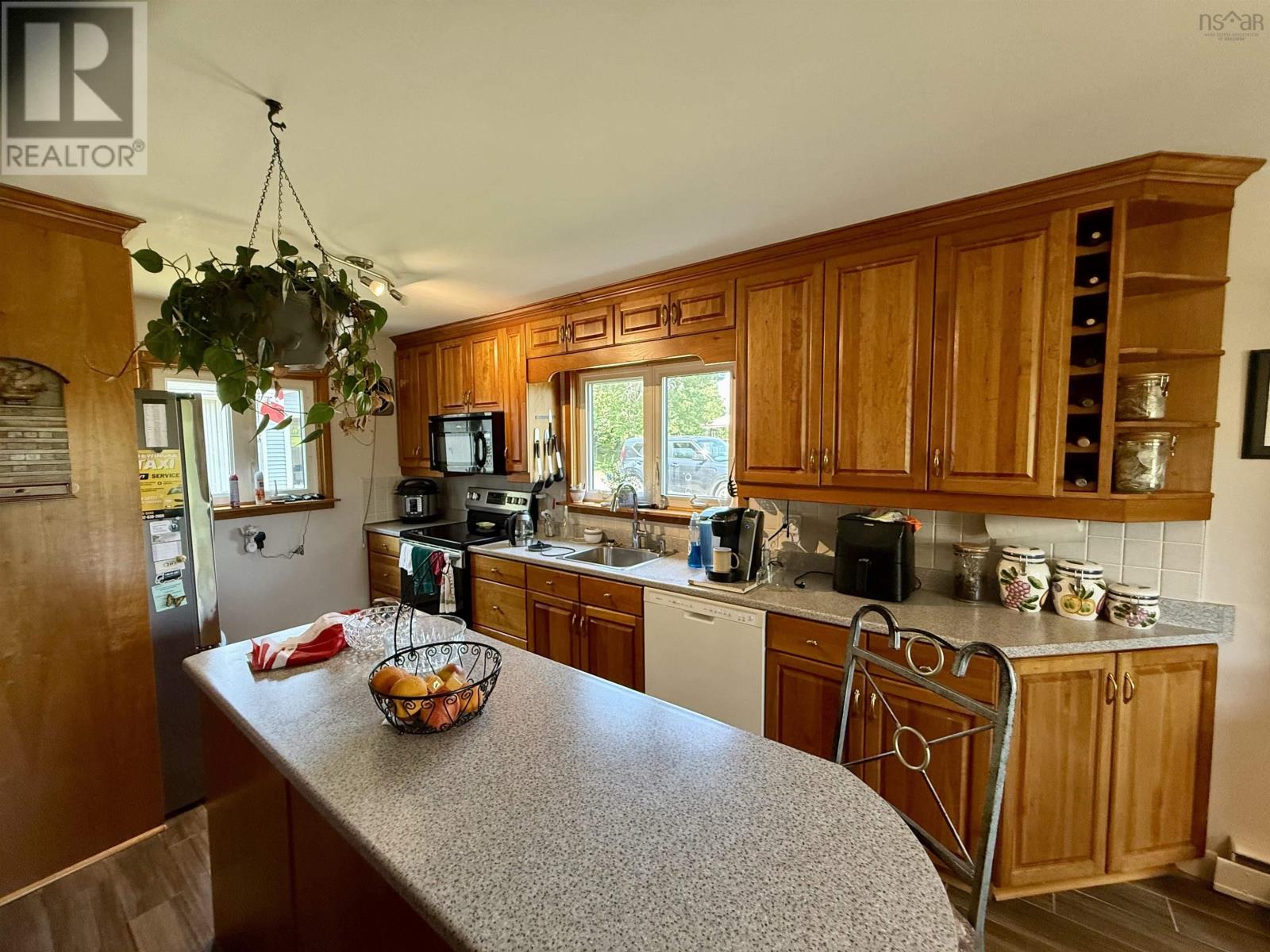 2246 Highway 2 - 16