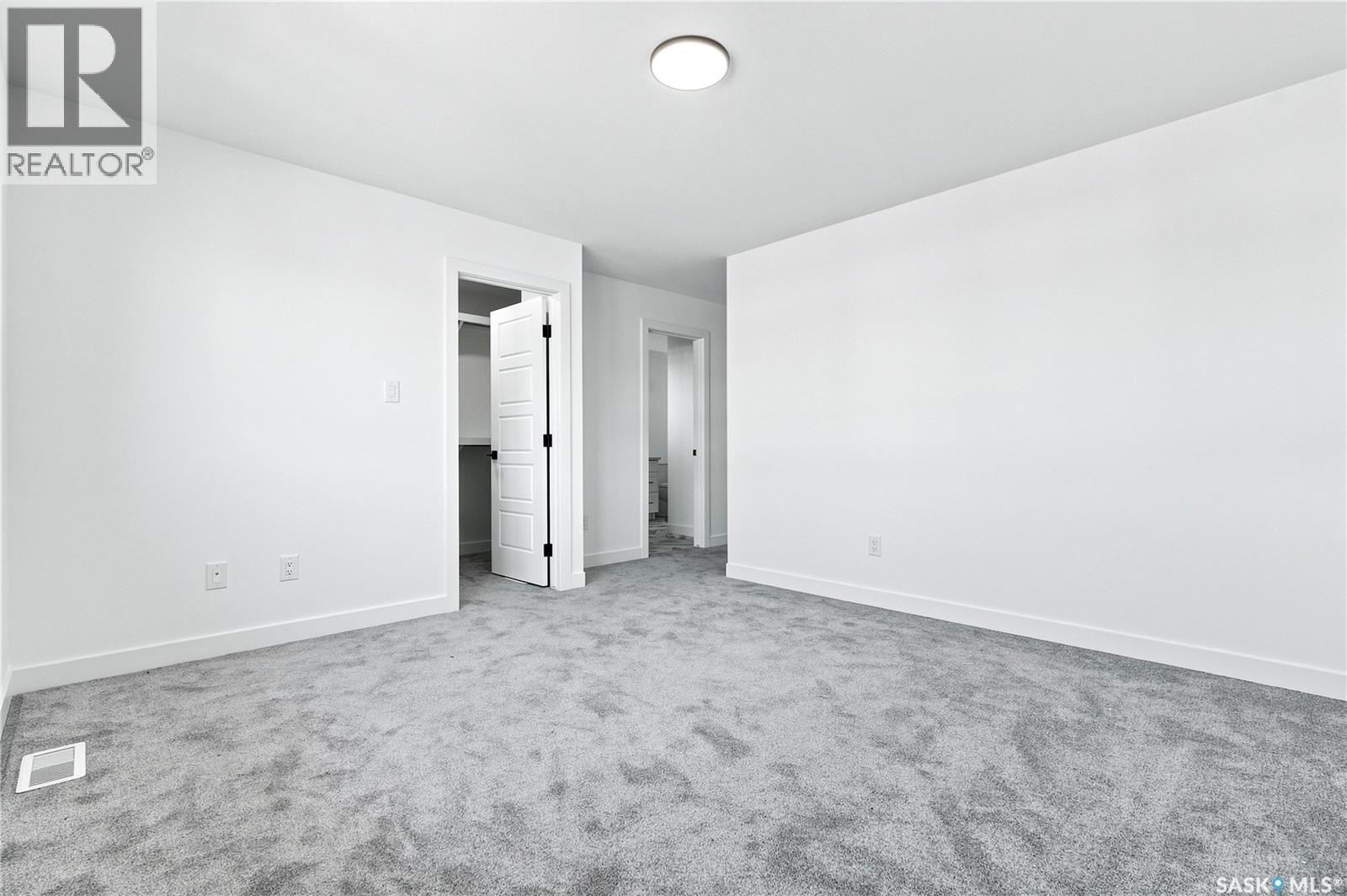 491 Traeger CLOSE - 25