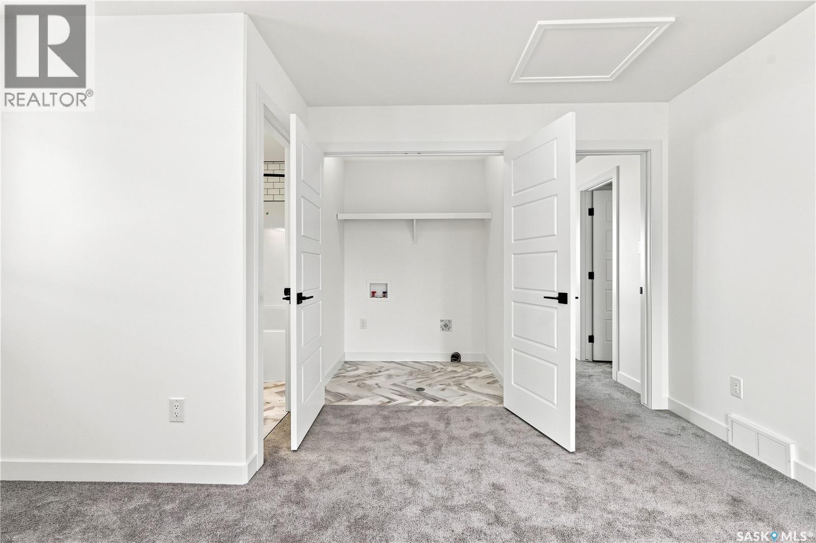 491 Traeger CLOSE - 22