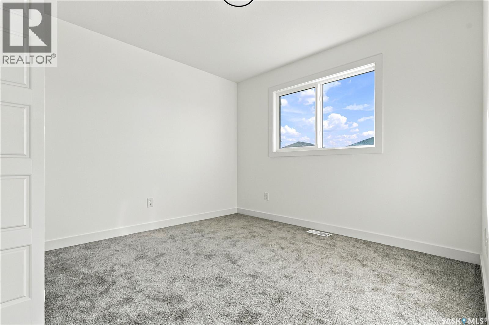 491 Traeger CLOSE - 32