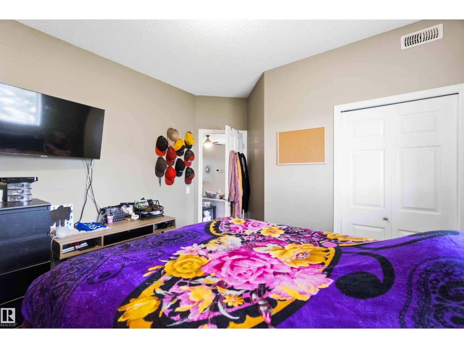 #24 6520 2 AV SW - 18