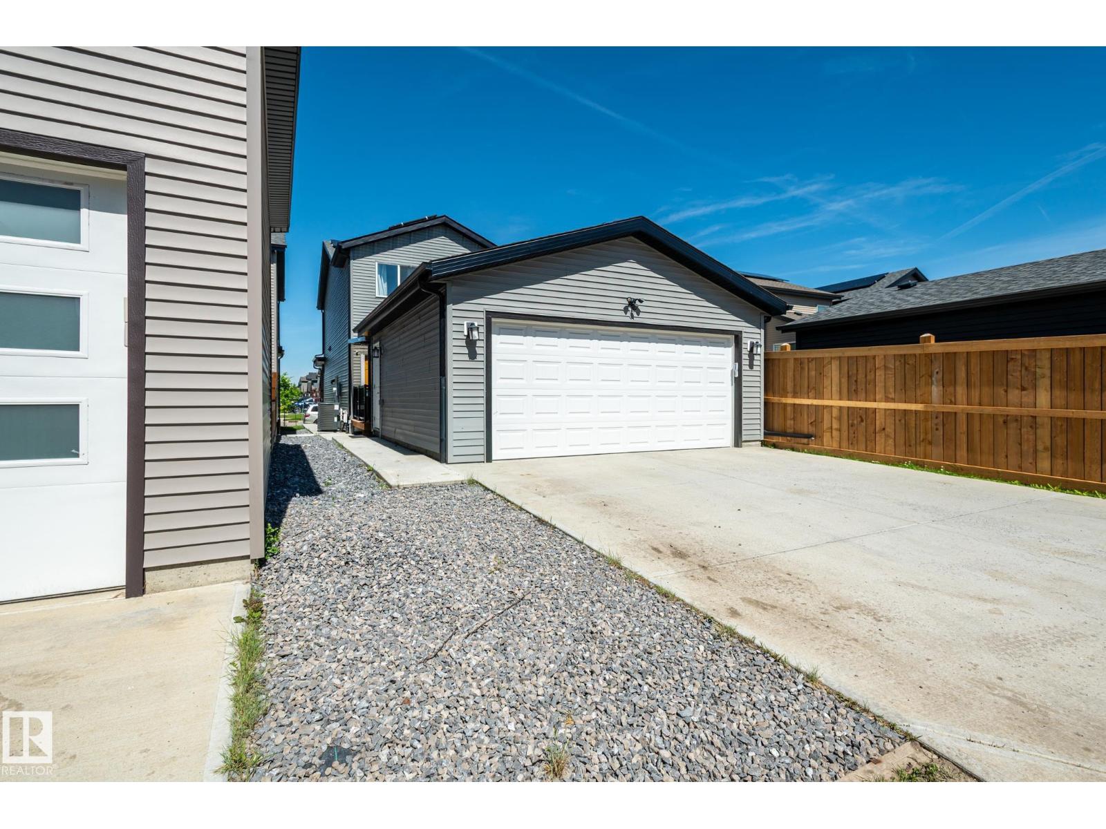 2015 DESROCHERS DR SW - 62