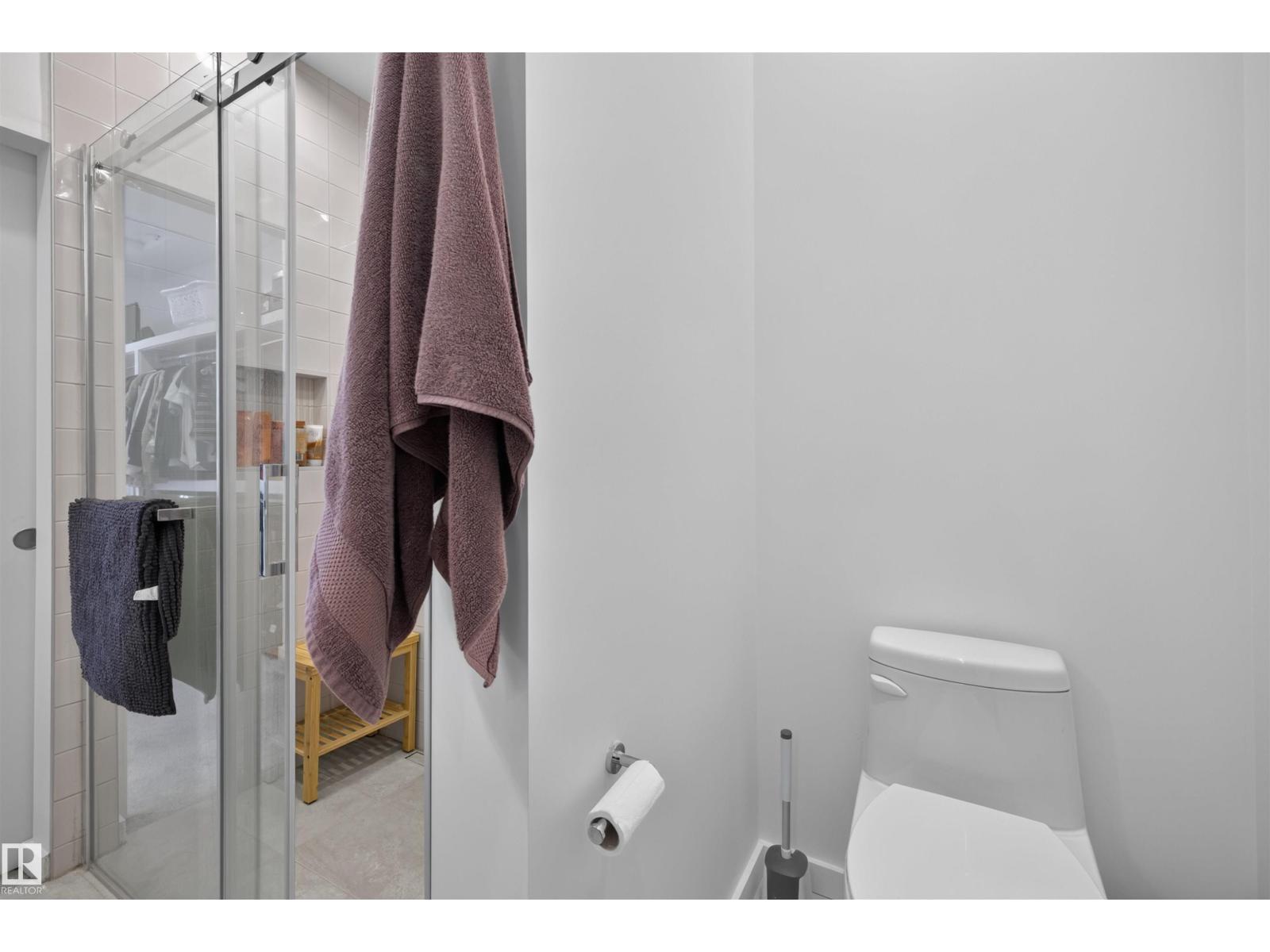 8551 81 AV NW - 24