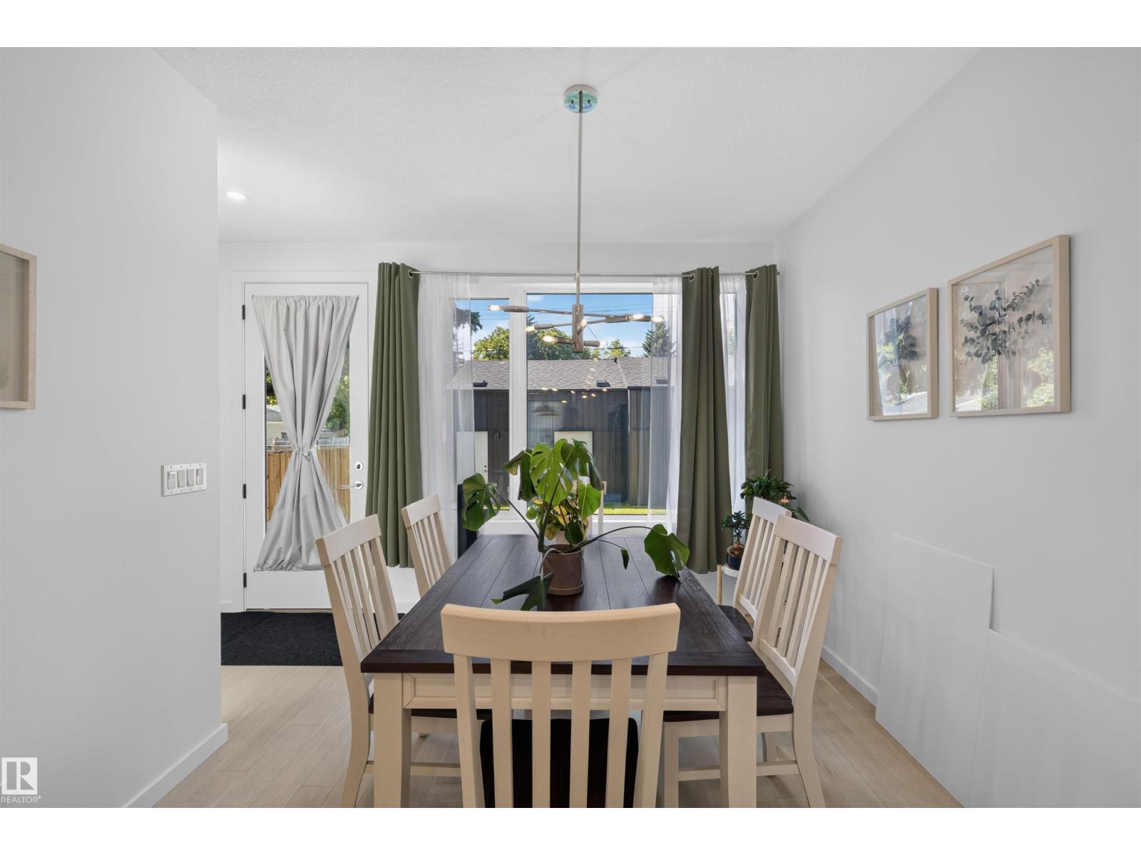 8551 81 AV NW - 10
