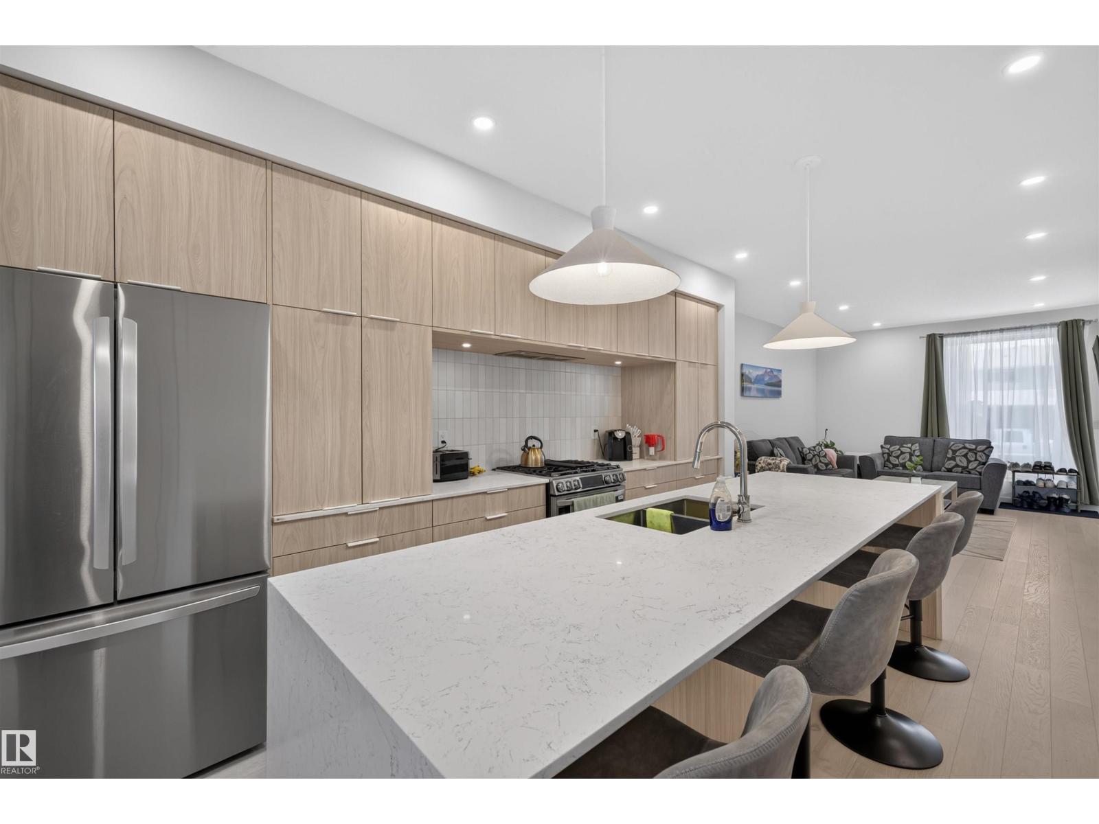 8551 81 AV NW - 7