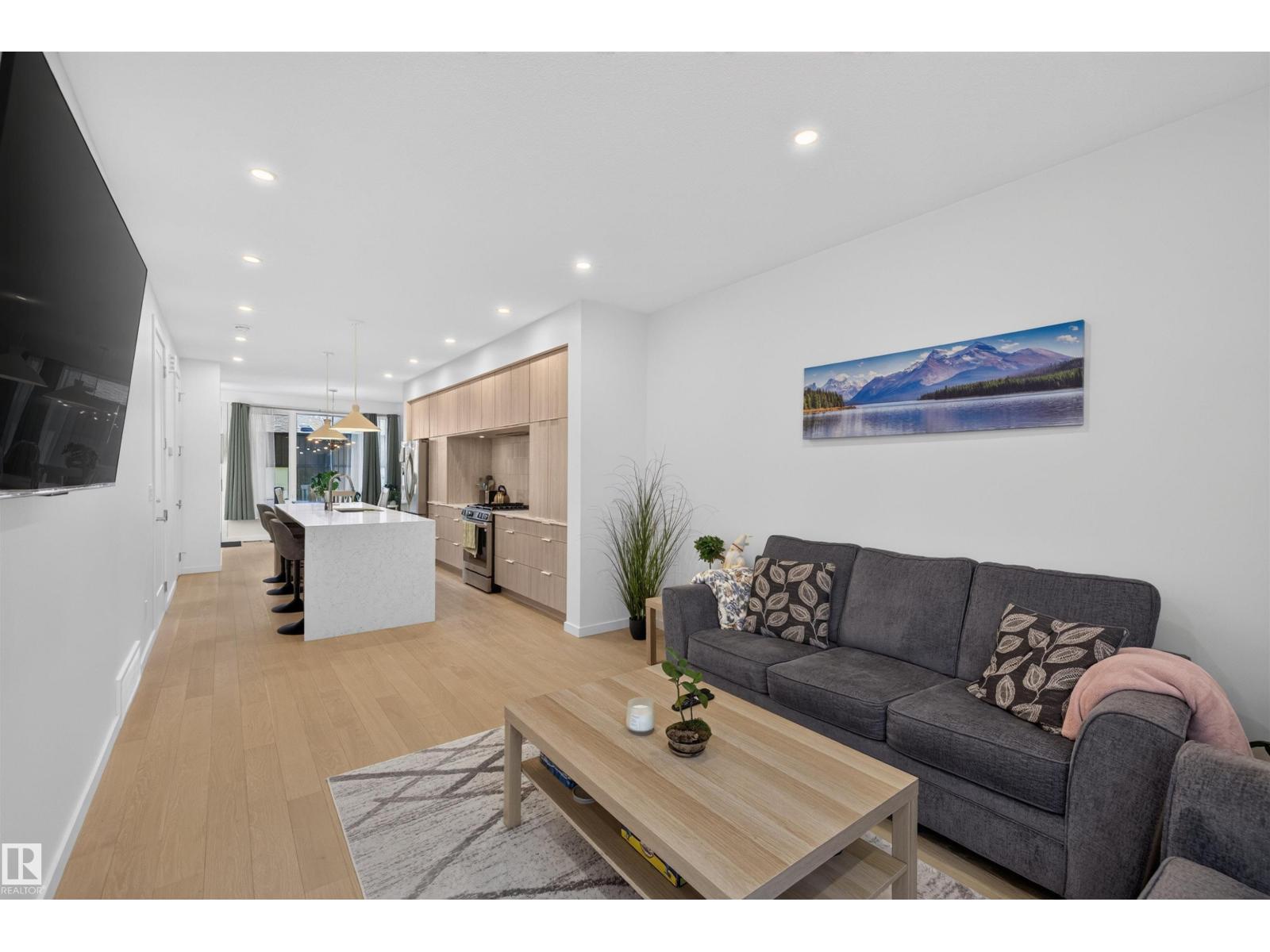 8551 81 AV NW - 4