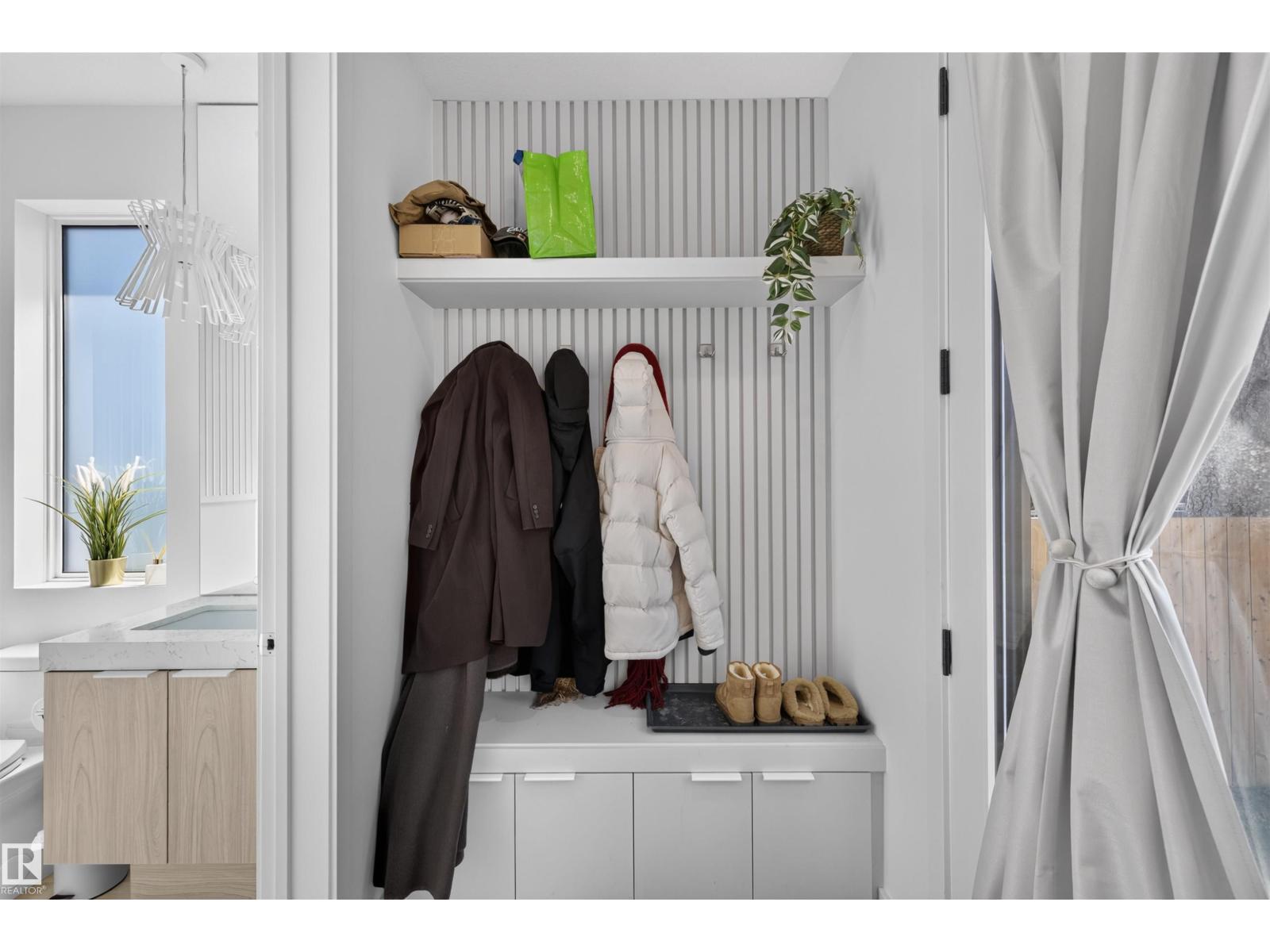 8551 81 AV NW - 14