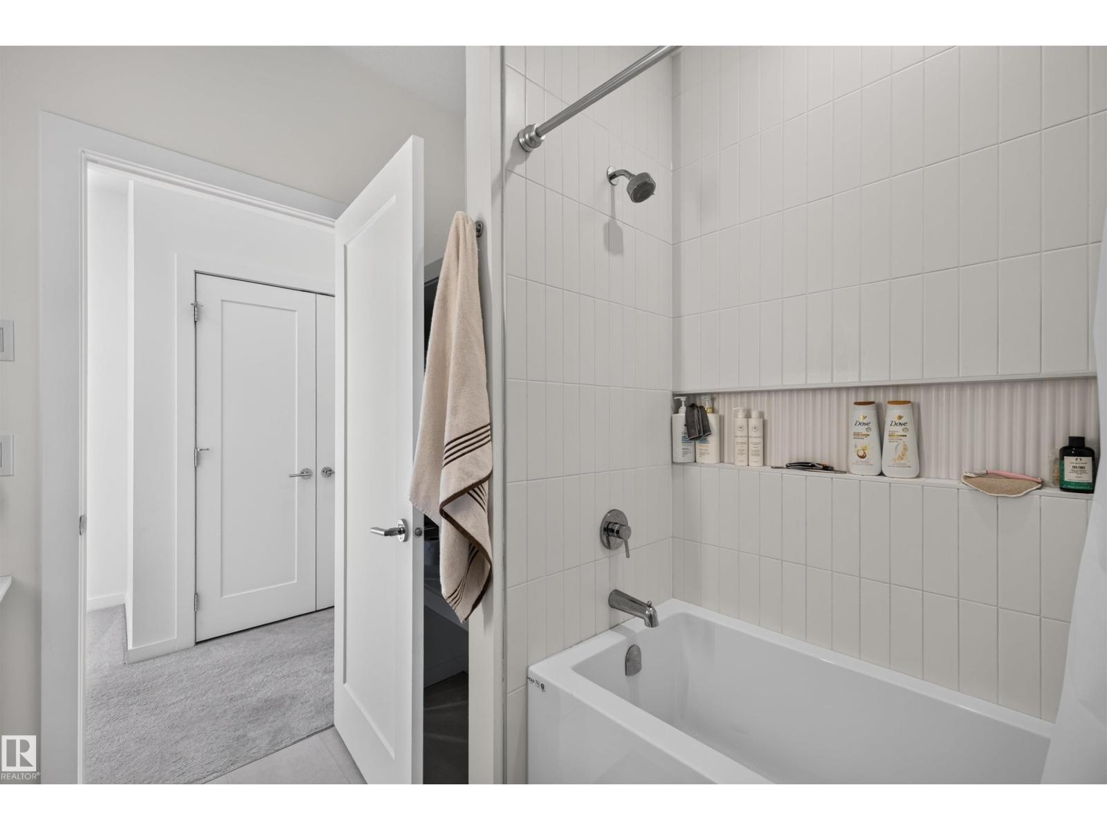 8551 81 AV NW - 18